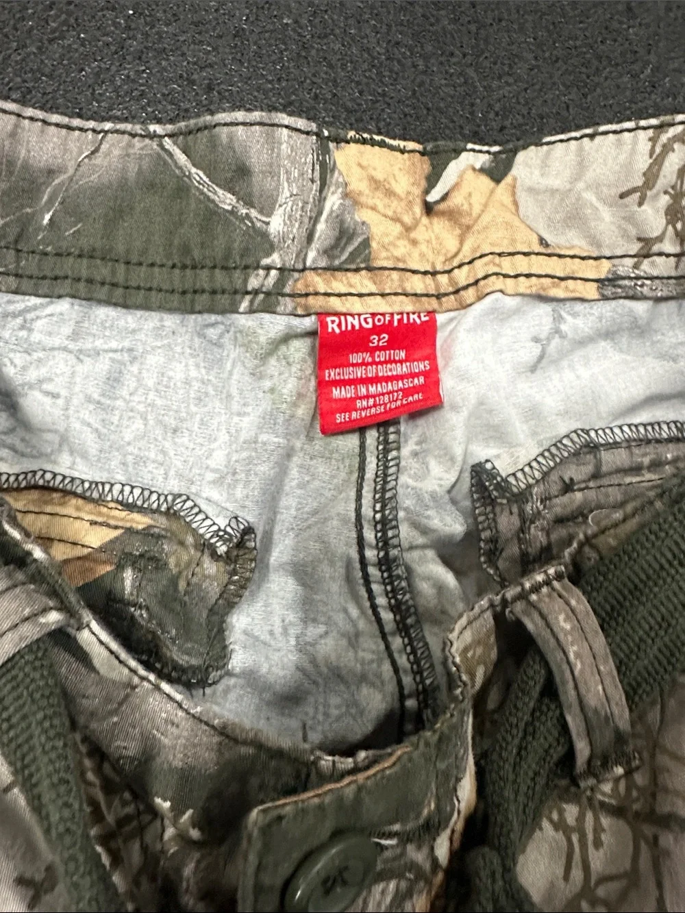 Ring of Fire Men Camouflage Cargo Shorts with Belt - Green/Khaki Leaf Print